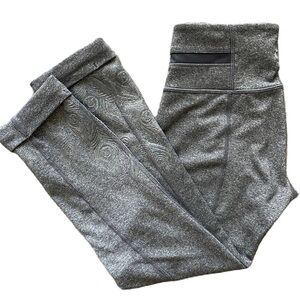 Sz2 Lululemon Vintage crops Heathered Black with Embossed Logo and feathers EUC